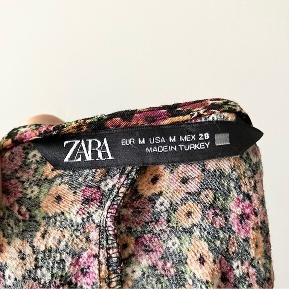 Zara Ditsy Floral‎ Surplice V Neck Ruffle Dress M - Picture 4 of 8